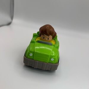 2014 Fisher Price Little People Wheelies Green Tow Truck Toy w/ Attached Driver
